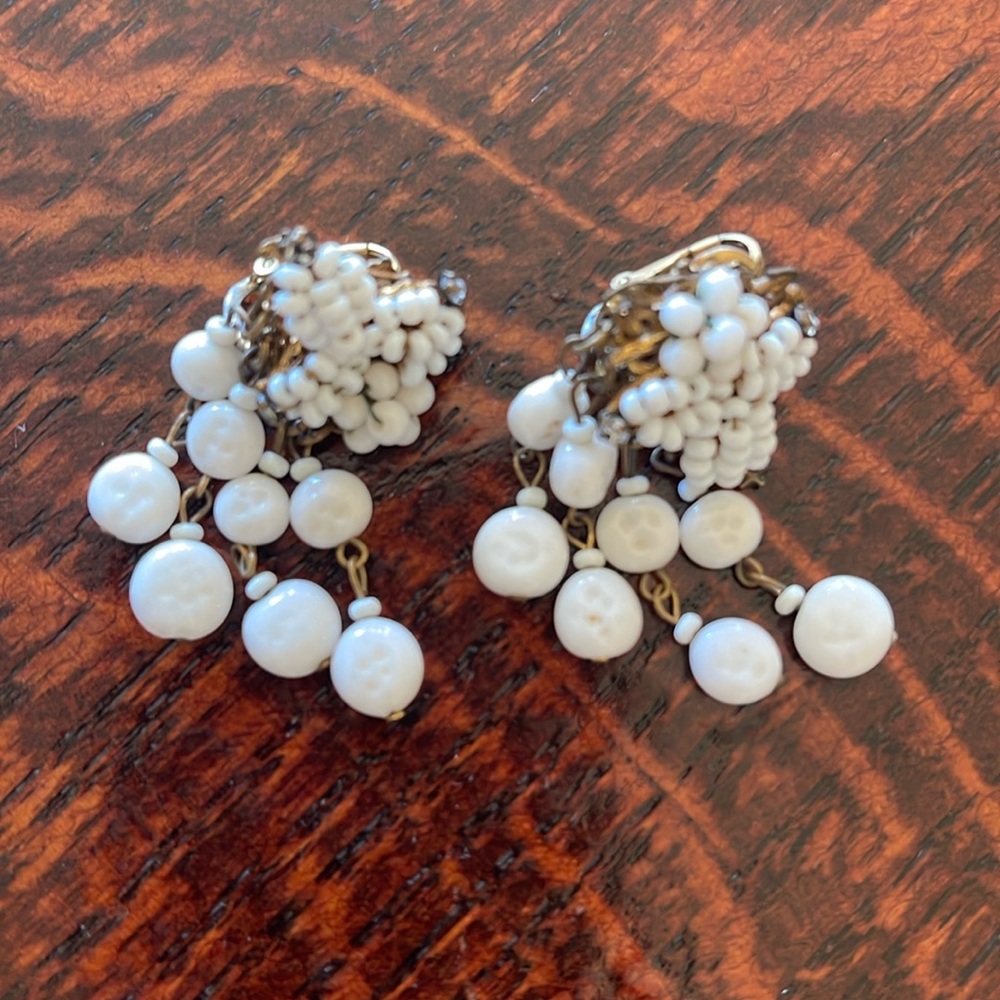 Signed Miriam Haskell seed bead cluster clip vintage earrings - Picture 2 of 5